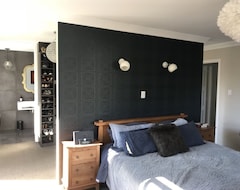 Hele huset/lejligheden Summer Paradise - Family Home Sleeps 6 - Great Pool And Full Section (Auckland, New Zealand)