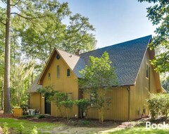 Toàn bộ căn nhà/căn hộ Stunning Valdosta A-frame Home With Private Pool! (Valdosta, Hoa Kỳ)