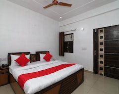 Hotel OYO 30701 Four Season Inn (Agra, India)