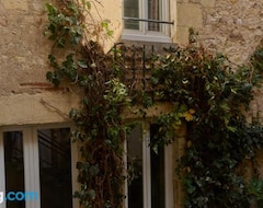 Toàn bộ căn nhà/căn hộ Revenderie, Appartement Calme Sur Cour Privative (Nevers, Pháp)