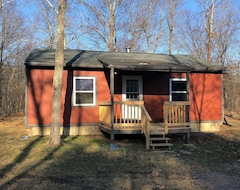 Entire House / Apartment Secluded 2 Bedroom Cabin Near Lake Jackson. (Jackson, USA)