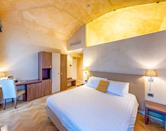 Khách sạn Relais & Spa Castello Di Casiglio (Erba, Ý)
