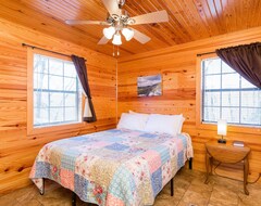 Casa/apartamento entero Rustic Boars Nest Cabin With A Hot Tub (Mountainburg, EE. UU.)