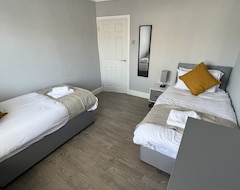 Koko talo/asunto 3 Bed Luxury Open Plan Living (Rayleigh, Iso-Britannia)
