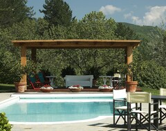 Toàn bộ căn nhà/căn hộ Holiday Villa With Swimming Pool In Arezzo (Castel Focognano, Ý)