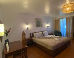 Hotel Cherinicole Beach Resort (General Luna, Filipinas)