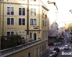 Koko talo/asunto Amazing Apartment In City Center With Balcony (Milano, Italia)