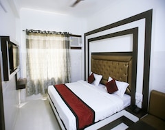 OYO 17006 Hotel Girnar (Katra, India)