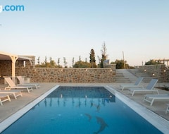 Khách sạn Lithos Suites (Finikounda, Hy Lạp)