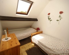 Koko talo/asunto Holiday Home With A Comfortable Indoor Pal Outside Vignol (Vignol, Ranska)