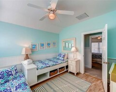 Entire House / Apartment Island Retreat 4 Bedroom Holiday Home By Bald Head Island (Bald Head Island, USA)