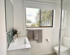 Toàn bộ căn nhà/căn hộ Ocean And Estuary Views - Newly Renovated (Orbost, Úc)