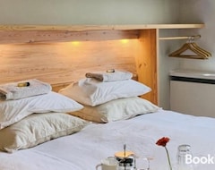 Bed & Breakfast Heaven AT 11, your Deluxe Studio with personal bathroom, kitchenette & terrace (Ghent, Belgia)