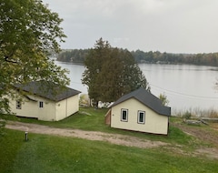 Entire House / Apartment 20 French River Rooms (Alban, Canada)