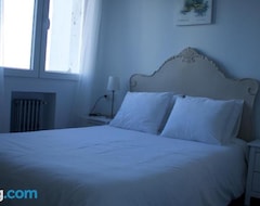 Entire House / Apartment Apartamento Turistico Alfredo Truan (Gijon, Spain)
