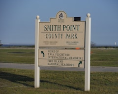 Toàn bộ căn nhà/căn hộ Smith Point Ocean Breeze, Cape Charm With Modern Twist In Bayside Community (Shirley, Hoa Kỳ)