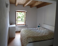 Toàn bộ căn nhà/căn hộ Modern Apartment With Wooden Beams (Terzo d'Aquileia, Ý)