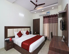 Hotel OYO 12471 SKS PREMIUM (Gurgaon, India)