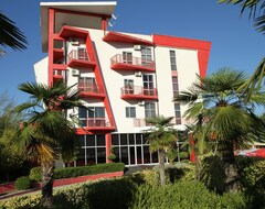 Khách sạn Hotel Class (Vora, Albania)