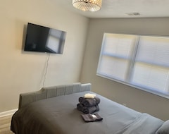 Koko talo/asunto Contemporary One Bedroom Condo (Kokomo, Amerikan Yhdysvallat)