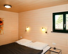 Cijela kuća/apartman Lovely Apartment For 3 Guests With Wifi, Pool, Tv, Balcony, Pets Allowed And Parking (Harburg, Njemačka)