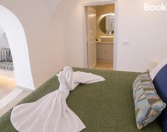 Otel Sunborn Oia Suites (Therasia, Yunanistan)