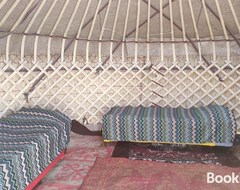 Camping Guest house and Yurt camp "Ailuu" (Naryn, Kirguistán)