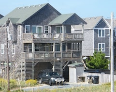 Entire House / Apartment Upscale House 50 Yds From Beach With Spectacular Ocean View (Frisco, USA)