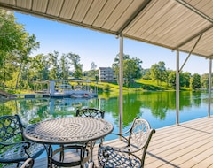 Entire House / Apartment Beautiful, Dog-friendly Lakefront Home With Private Dock And Hot Tub (Maynardville, USA)