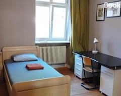 Hostel Stadthaus Room 2 mit Hochbett for 3 Persons or Eltern mit 2 Kindern (Mannheim, Germany)