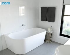 Cijela kuća/apartman Somerton Ridge: Luxury Modern House Stunning Bath (Berrima, Australija)