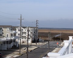 Entire House / Apartment Pool....pool....pool! Brand New Tom Welsh Townhome In The 50th Street - Block (Sea Isle City, USA)
