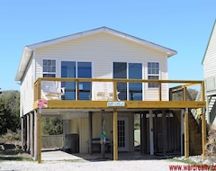 Cijela kuća/apartman Classic Island Cottage With 4 Bedrooms And View Of The Ocean. Pet Friendly - Ruff Life (Holly Ridge, Sjedinjene Američke Države)