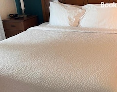 Hotel King Bed Available (Mississauga, Kanada)
