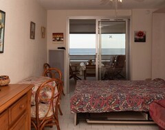 Casa/apartamento entero Rental Studio Facing The Sea, 10 M From The Beach And Close To Shops (Le Lavandou, Francia)