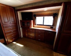 Entire House / Apartment 2011 Winnebago Adventurer 35p - Unit Rental / No Site (Columbiana, USA)
