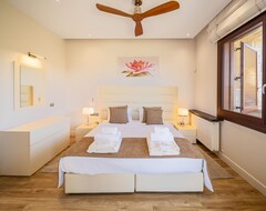 Toàn bộ căn nhà/căn hộ A New Stunning 6 Bed Villa In Aphrodite Hills (Koúklia, Síp)