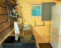 Hele huset/lejligheden Private Getaway Cabin On Baptiste Lake - Sleeps 4 (Highland Grove, Canada)