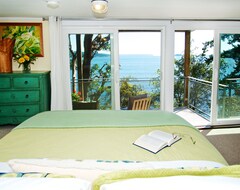Hele huset/lejligheden Waterfront Beach Panoramic Southerly Views Sunny Seaside Decks Peaceful Studio (Bowen Island, Canada)