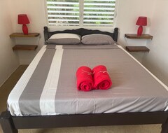 Nhà nghỉ Royal Rat Hostel (Placencia, Belize)