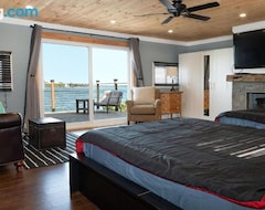 Cijela kuća/apartman Lake House With 3 Bed 2 Bath And Firepit (Picton, Kanada)