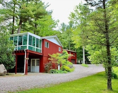 Koko talo/asunto Tall Pines Cottage On Pearl Lake (Lake Ann, Amerikan Yhdysvallat)