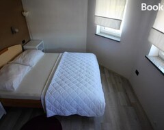 Khách sạn Apartments Villa Mira (Medulin, Croatia)