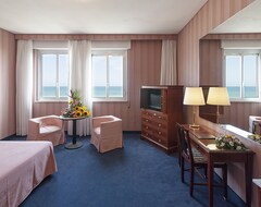Khách sạn Hotel Esplanade (Pescara, Ý)