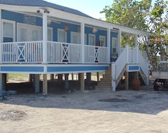 Koko talo/asunto Beach Front Property (Andros Town, Bahamas)