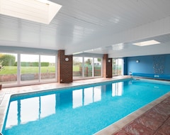 Cijela kuća/apartman A Superb Lodge With Heated Indoor Swimming Pool Close To Stratford (Newnham on Severn, Ujedinjeno Kraljevstvo)