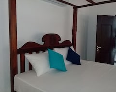Khách sạn Senula Villa Right On The Beach Break Fast Included Free Wi Fi (Ambalangoda, Sri Lanka)