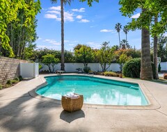 Toàn bộ căn nhà/căn hộ Expansive, Welcoming 5-bedroom Pool Home (Granada Hills, Hoa Kỳ)