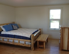 Entire House / Apartment Keweenaw Vacation Rental - Great For Families And Groups- Sleeps Up To 7 (Allouez Township, USA)