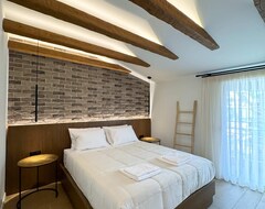 Hele huset/lejligheden Naoussa Downtown Suite - Indulge In Luxury (Naoussa, Grækenland)